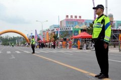 西平警方：圆满完成中国服装直播日安保工作