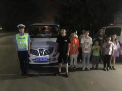 河南淮滨：小客车超员被罚 交警送乘客回家受赞扬